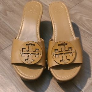 Tory burch tan wedges
